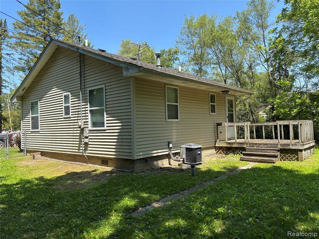 Lake Orion Vlg, MI 48362,1096 Bayfield Street