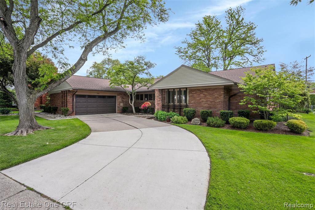 Grosse Pointe Farms, MI 48236,439 Barclay Road
