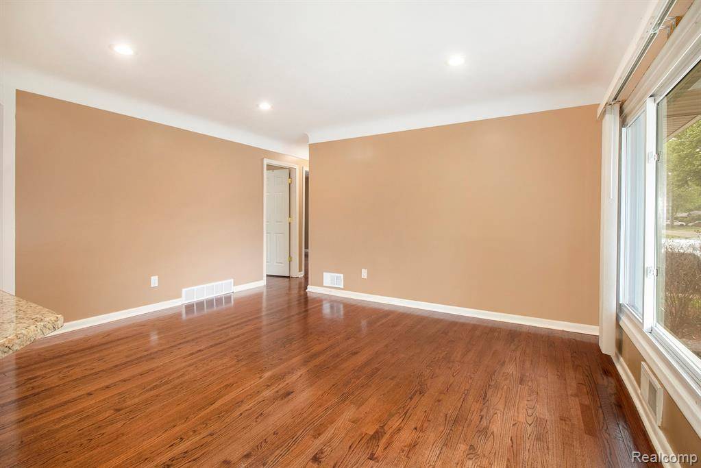 Madison Heights, MI 48071,1312 Beaupre Avenue