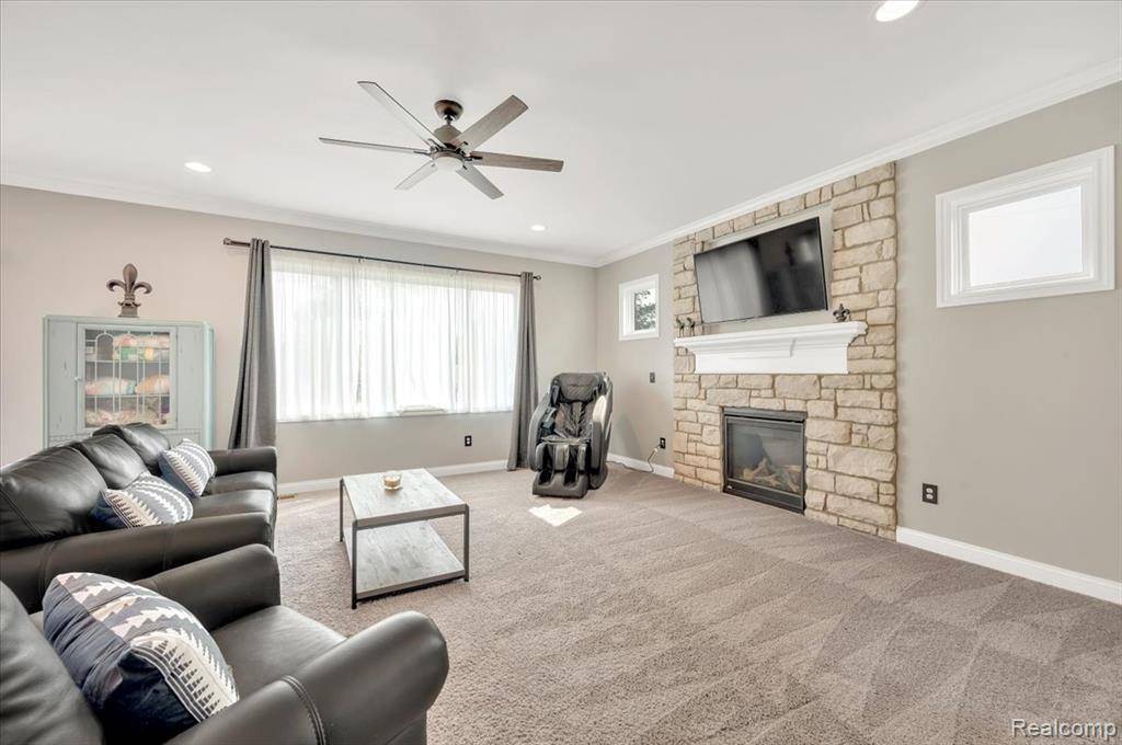 Holly Twp, MI 48442,343 Hidden River E