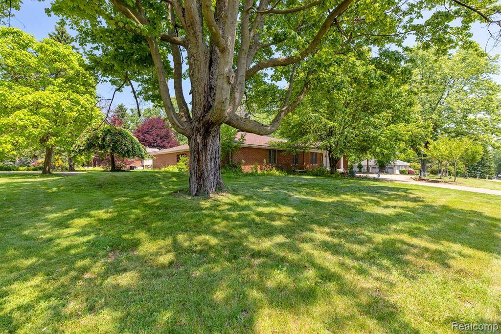 Rochester Hills, MI 48309,297 VREELAND Drive