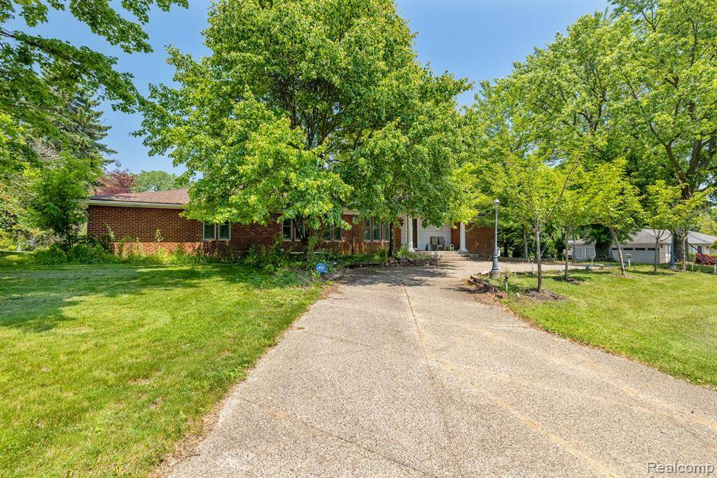 Rochester Hills, MI 48309,297 VREELAND Drive