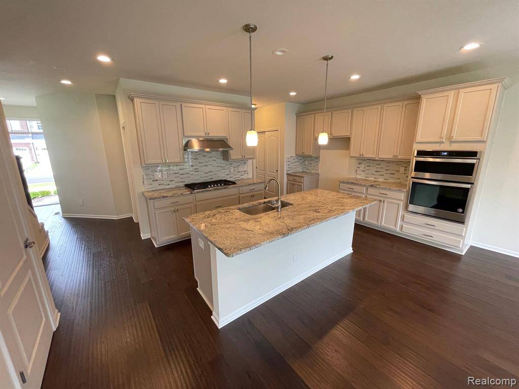 Novi, MI 48375,43545 PROSPECT