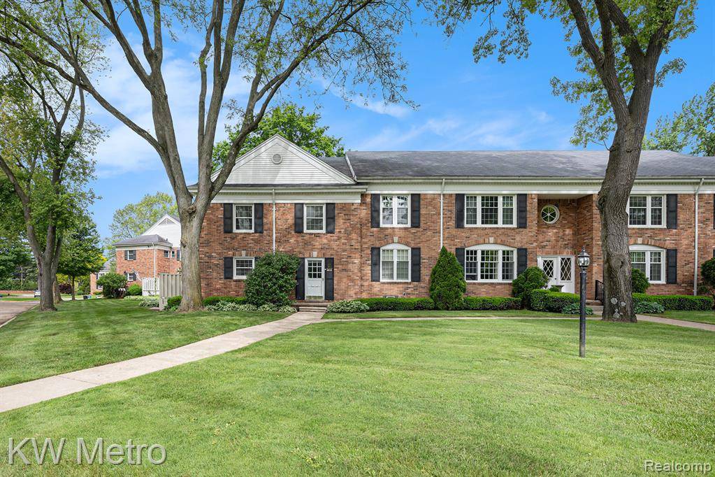 Bloomfield Hills, MI 48301,1360 Trailwood Path