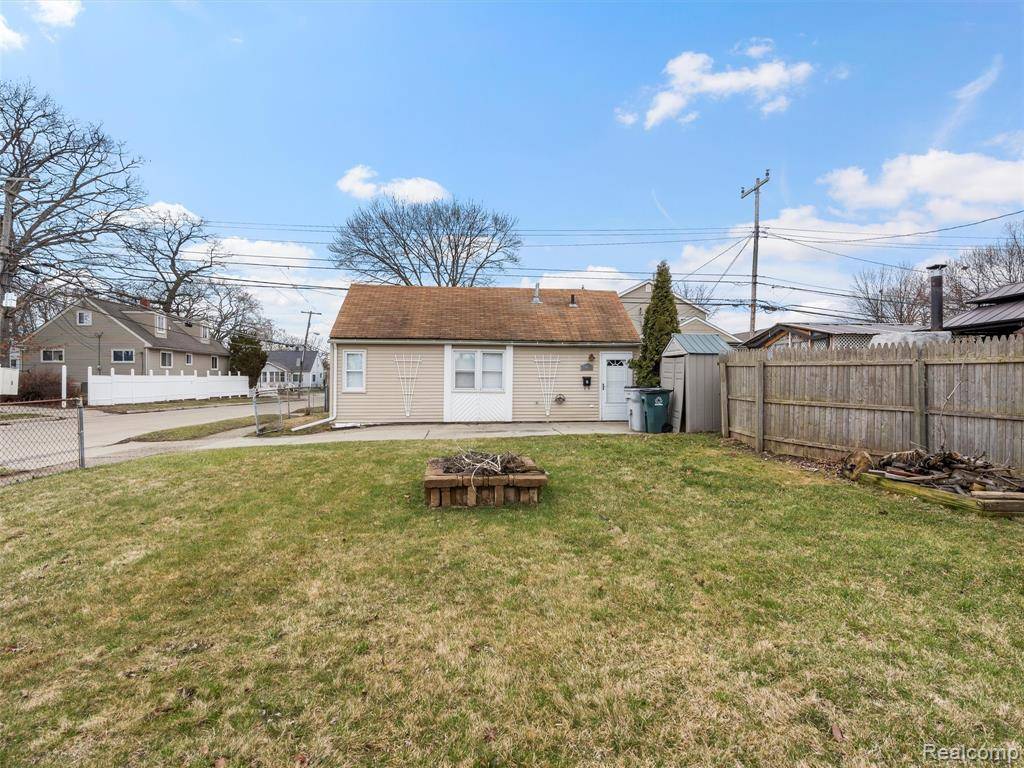 Hazel Park, MI 48030,23462 CARLISLE Avenue