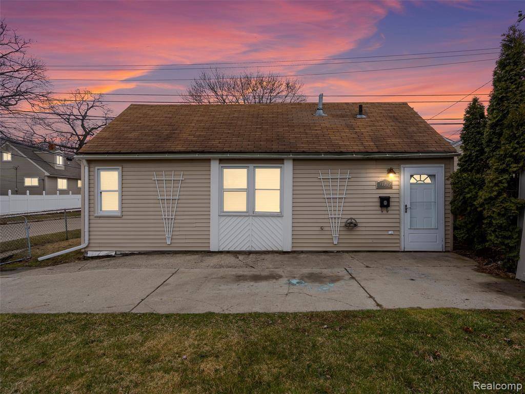 Hazel Park, MI 48030,23462 CARLISLE Avenue