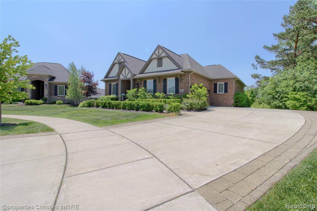 Northville, MI 48168,49062 Honey Tree Court