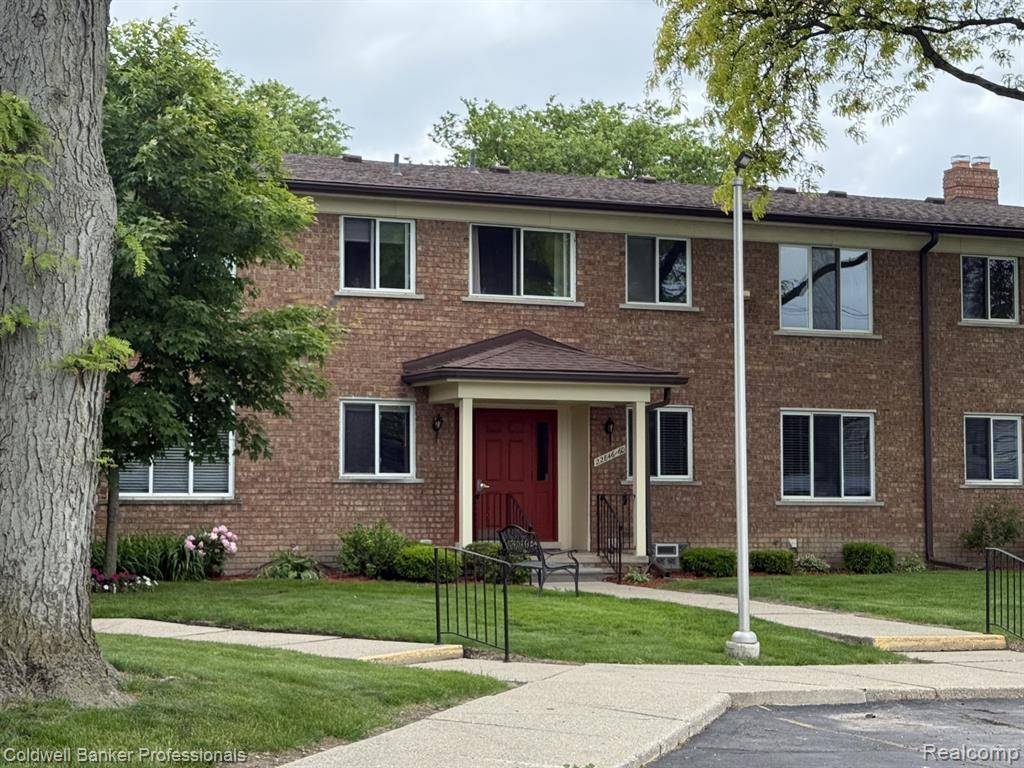 St. Clair Shores, MI 48080,22860 9 Mile Road 16