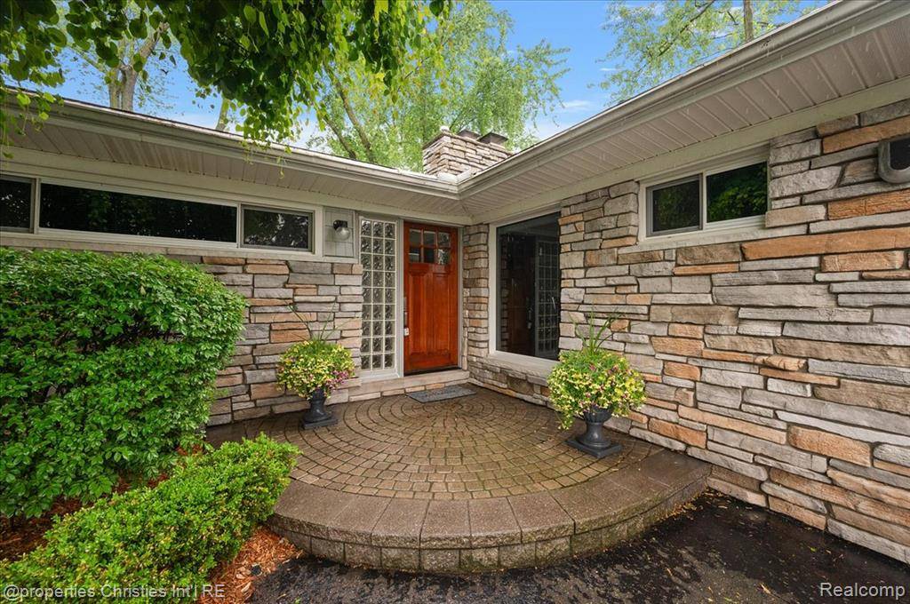 Bloomfield Hills, MI 48301,6727 Lahser Road
