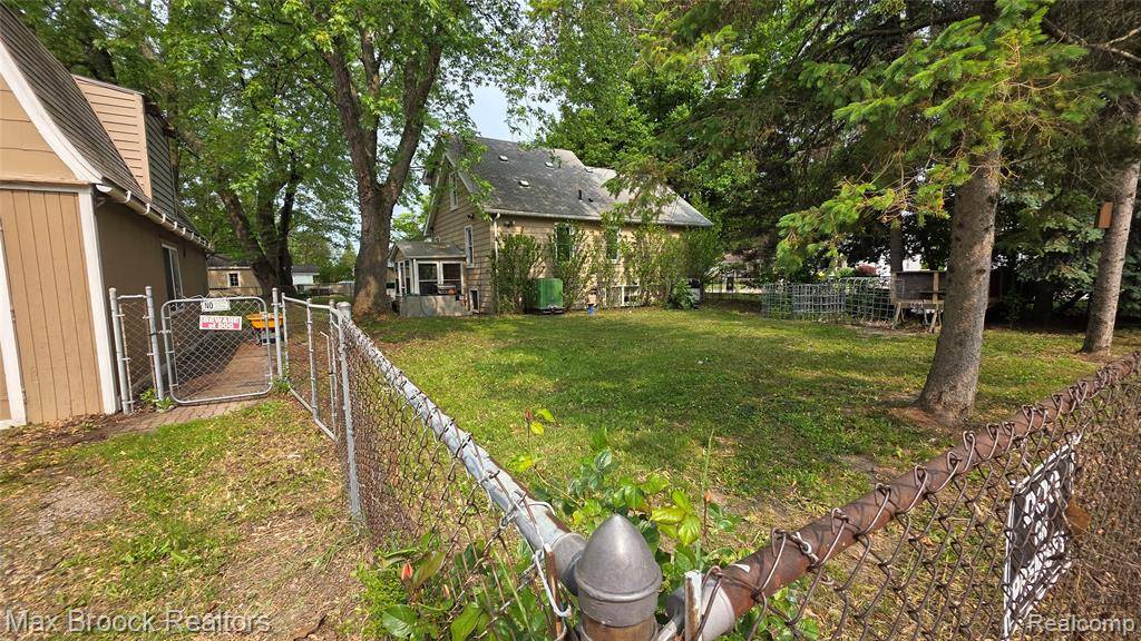 Roseville, MI 48066,18230 E 12 Mile Road