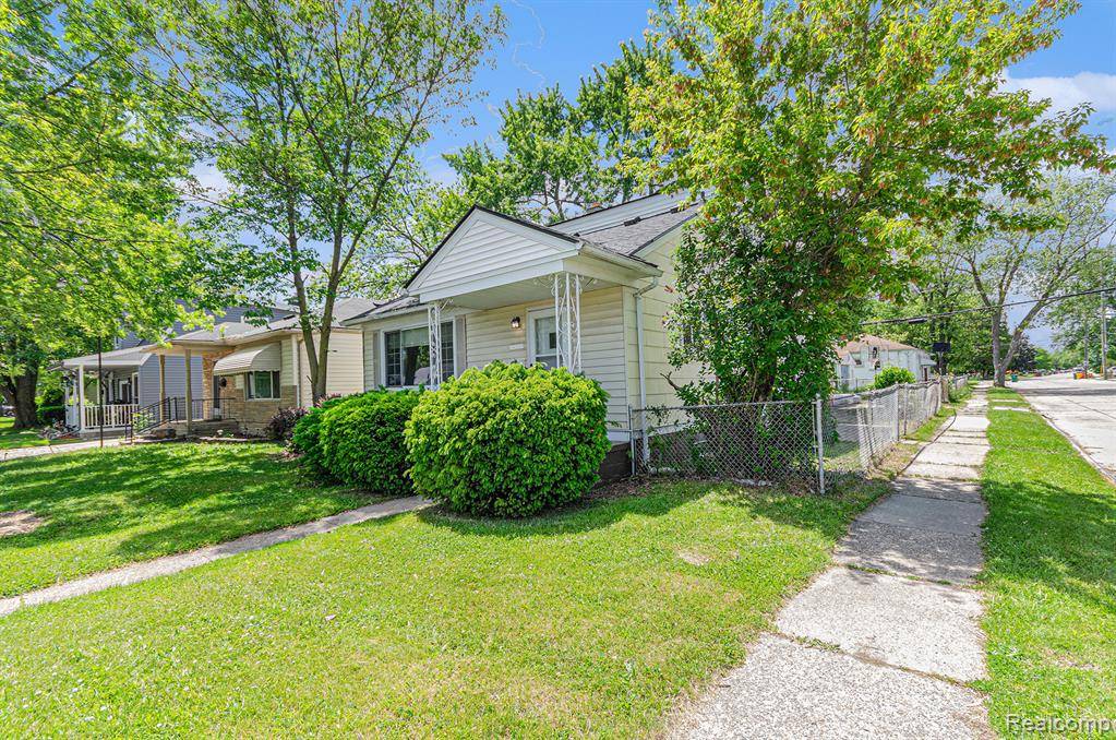 Eastpointe, MI 48021,24309 Tuscany Avenue