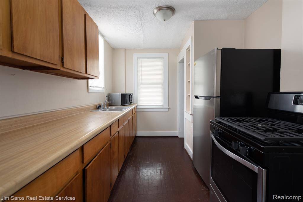 Madison Heights, MI 48071,36 E Kalama Avenue