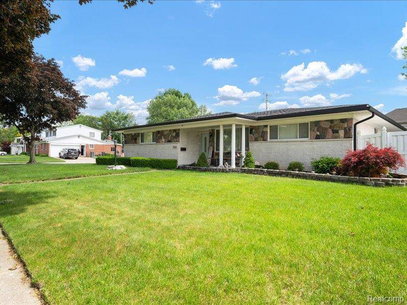 Sterling Heights, MI 48312,8382 Fairfax Drive
