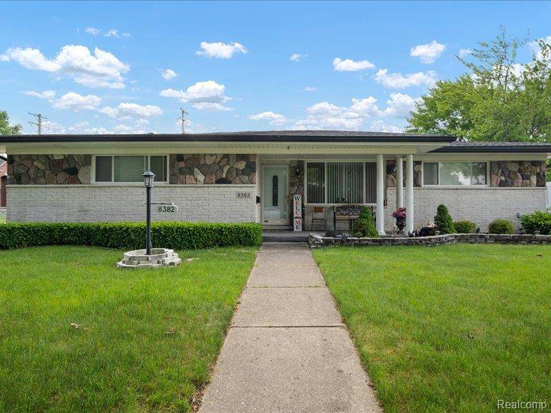 Sterling Heights, MI 48312,8382 Fairfax Drive
