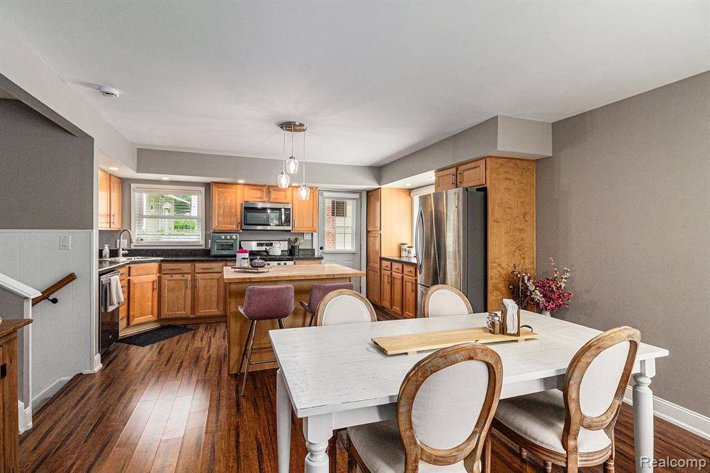 Milford Vlg, MI 48381,900 Bird Song Drive