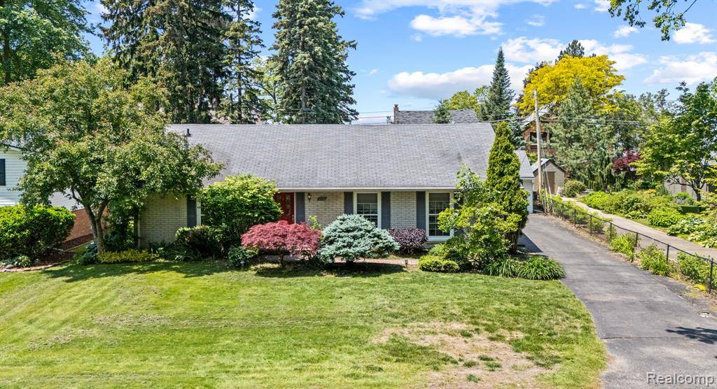 Sylvan Lake, MI 48320,2420 Garland Street