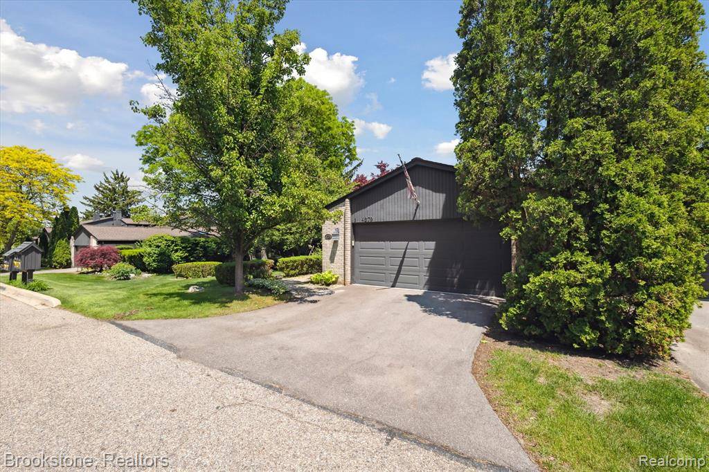 Bloomfield Hills, MI 48302,4279 Wabeek Lake Drive S