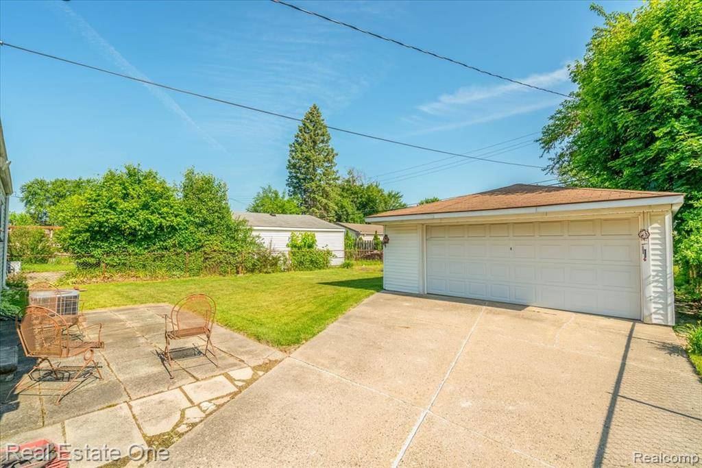 Westland, MI 48186,32622 Parkwood Street