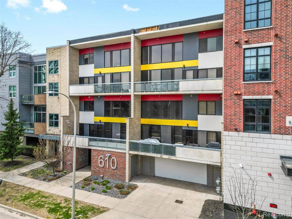 Royal Oak, MI 48067,610 S TROY Street 103