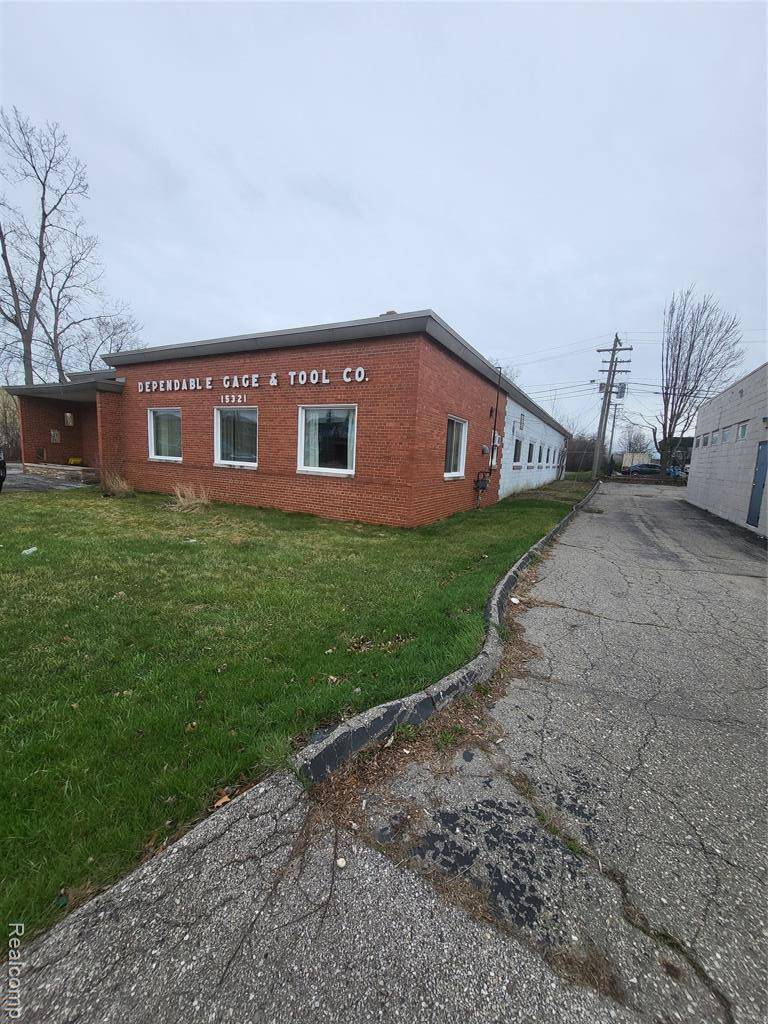 Oak Park, MI 48237,15321 W 11 MILE Road