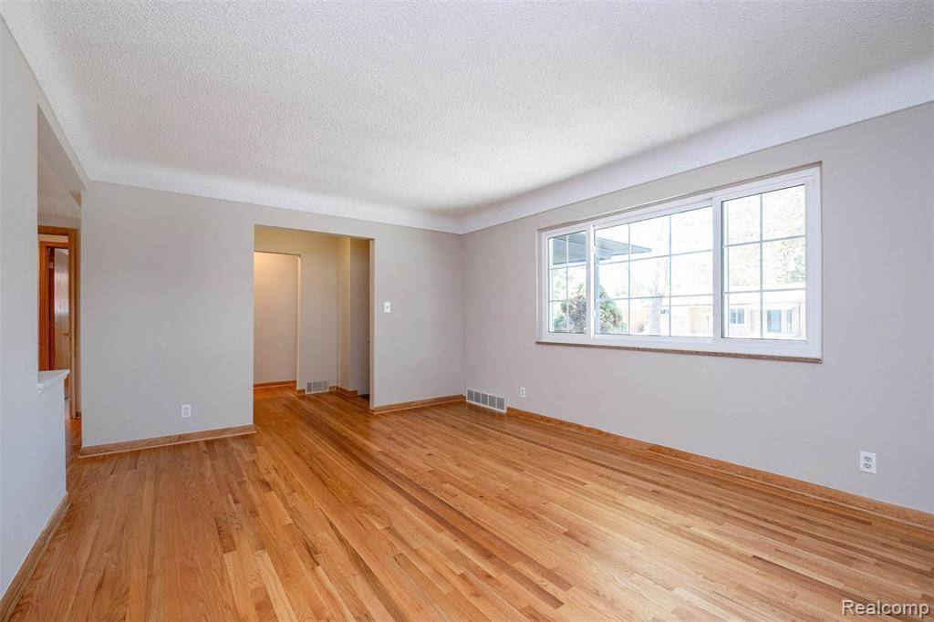 Oak Park, MI 48237,21710 Parklawn Street