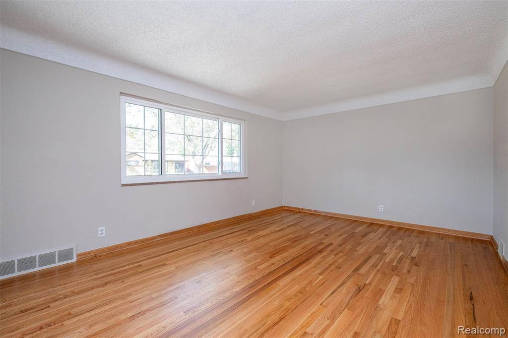 Oak Park, MI 48237,21710 Parklawn Street