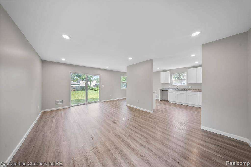 Eastpointe, MI 48021,22114 Pleasant Avenue
