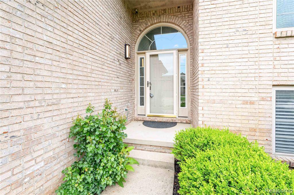 Clinton Twp, MI 48038,19821 Woodview Drive