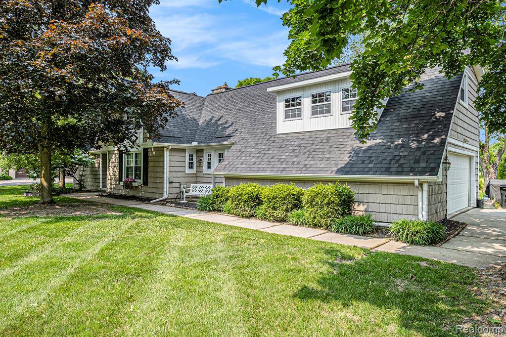 Grand Blanc Twp, MI 48439,9818 BURNING TREE Drive