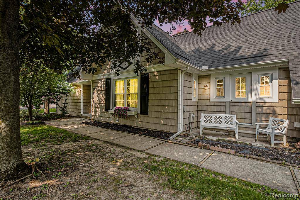 Grand Blanc Twp, MI 48439,9818 BURNING TREE Drive