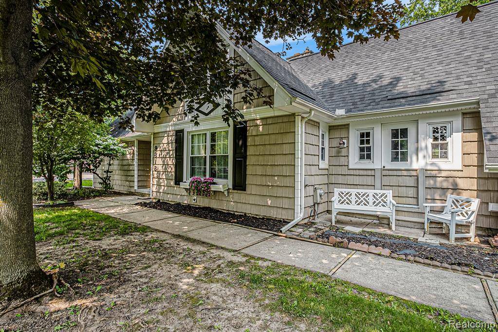 Grand Blanc Twp, MI 48439,9818 BURNING TREE Drive