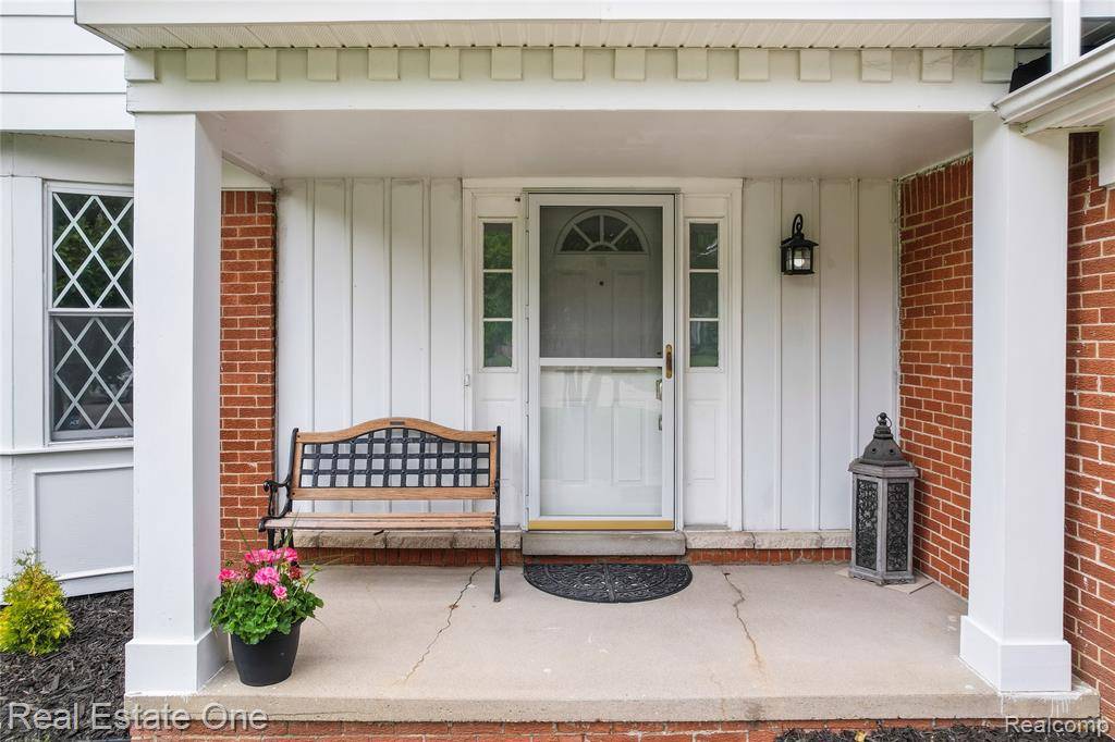 Farmington Hills, MI 48336,29320 Geraldine Court