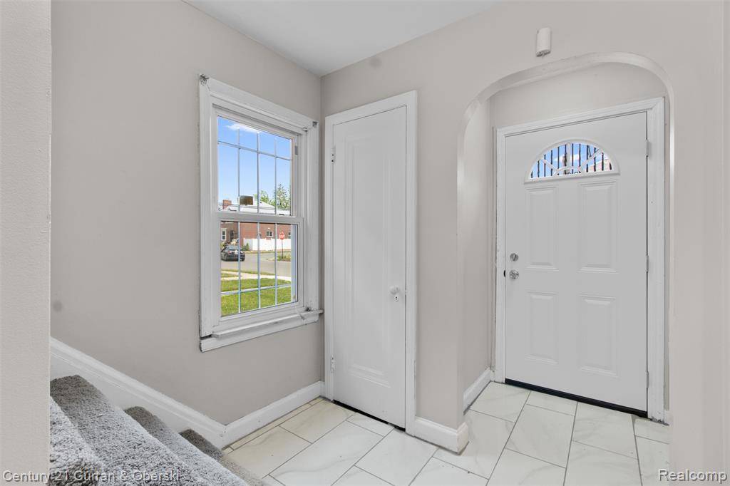 Detroit, MI 48221,17403 Santa Rosa Drive
