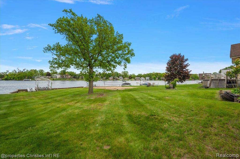 Wolverine Lake Vlg, MI 48390,600 Wolverine Drive