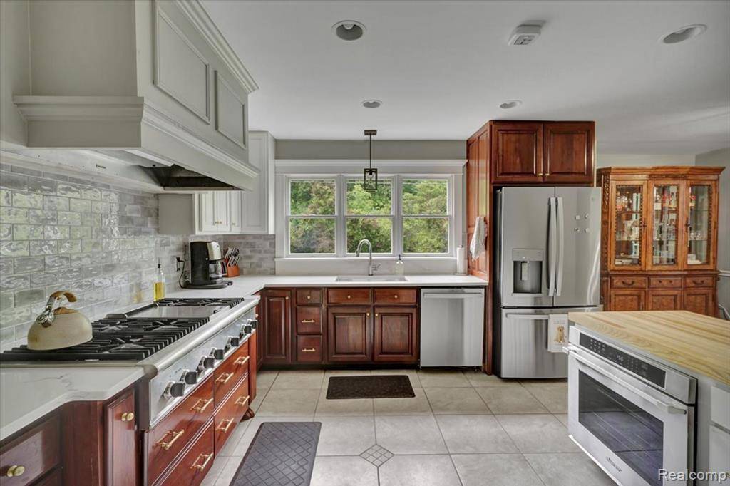 Linden, MI 48451,16146 Valcrest Drive