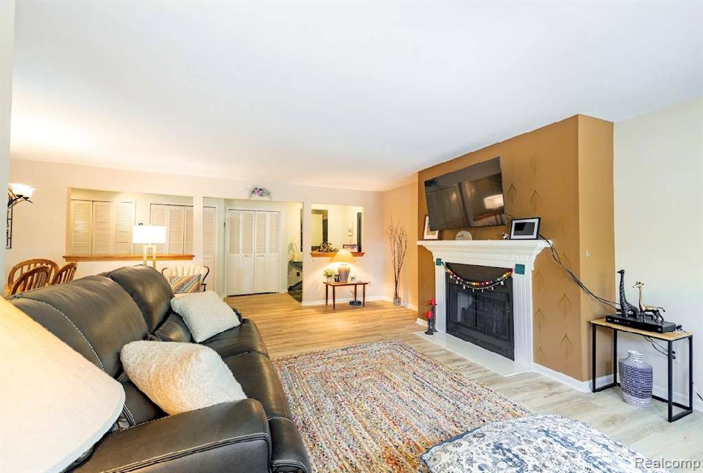 Grosse Ile Twp, MI 48138,8597 Mathias Drive #37