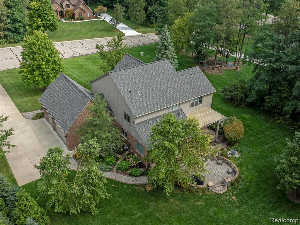 Highland Twp, MI 48380,3139 WOODLAND RIDGE Trail