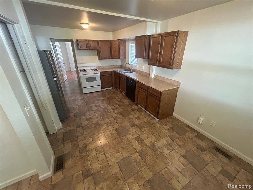 South Rockwood Vlg, MI 48179,13072 HIGH Street
