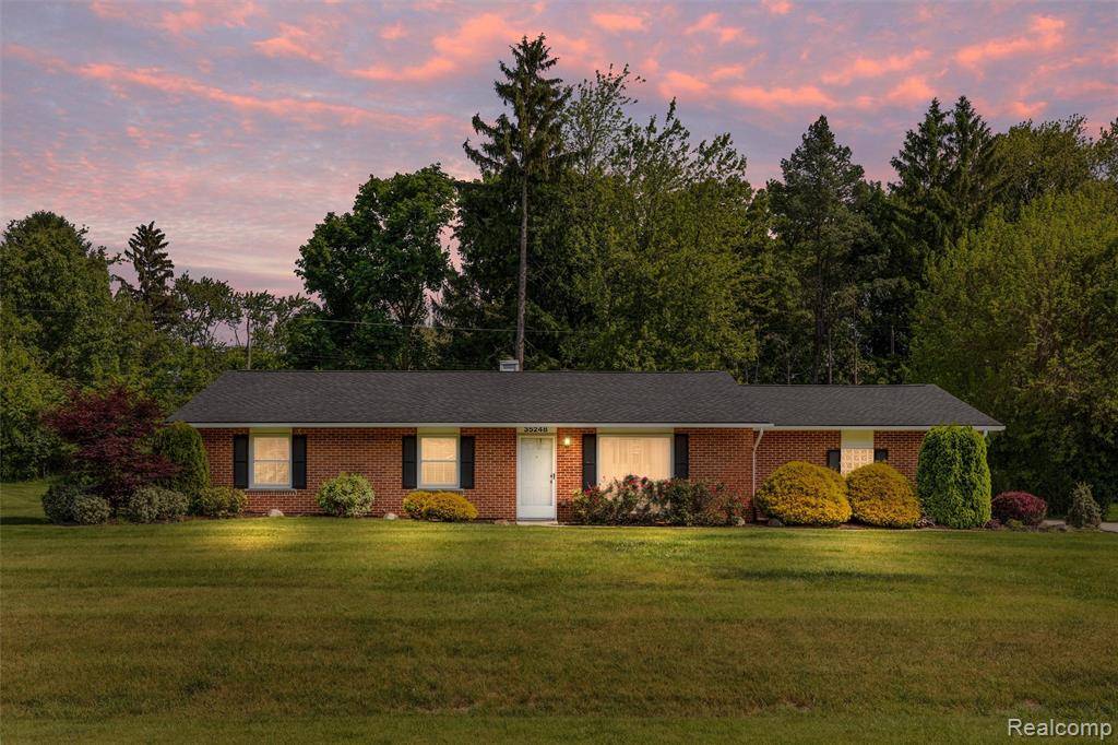 Farmington, MI 48331,35248 Gary Street