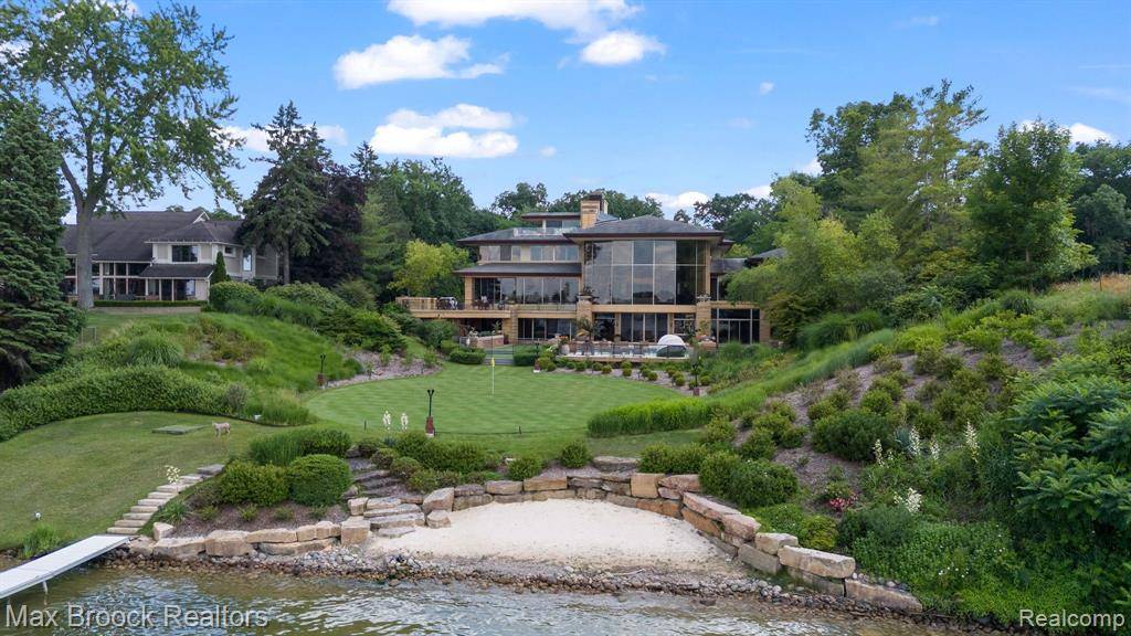Orchard Lake Village, MI 48324,4790 DOW RIDGE Road