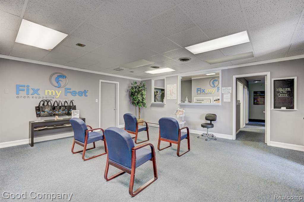 Royal Oak, MI 48073,32000 Woodward Avenue
