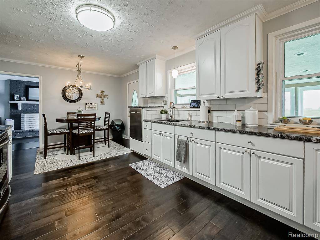 Wixom, MI 48393,1725 Windingway Drive