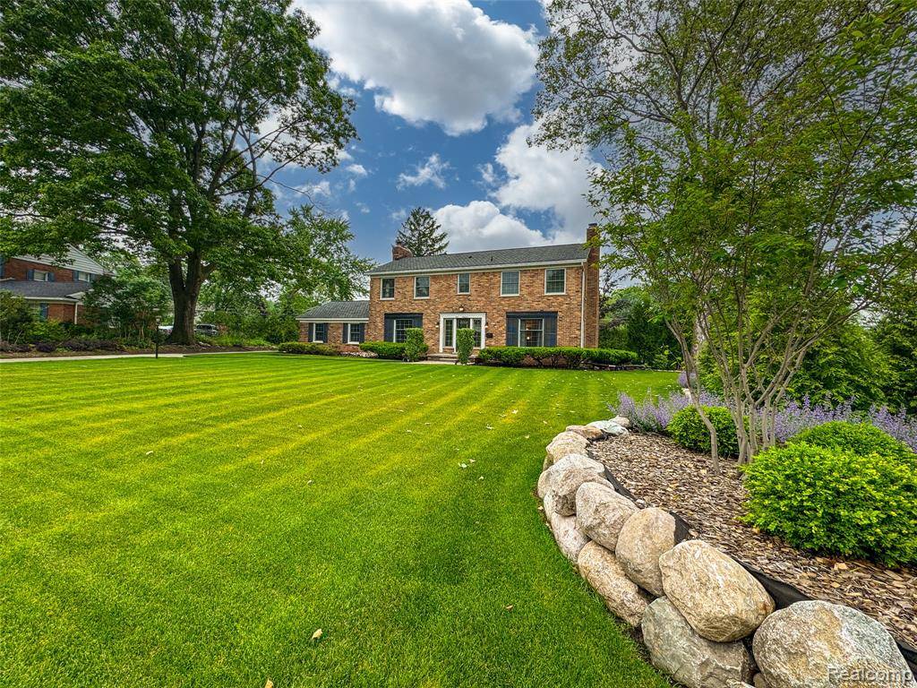 Bloomfield Hills, MI 48301,100 Overhill Road