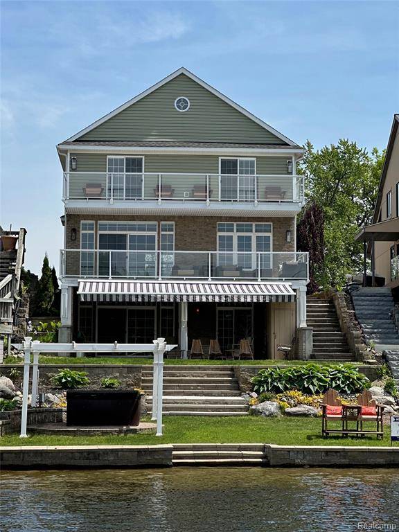Lake Orion Vlg, MI 48362,610 LONGPOINTE Drive