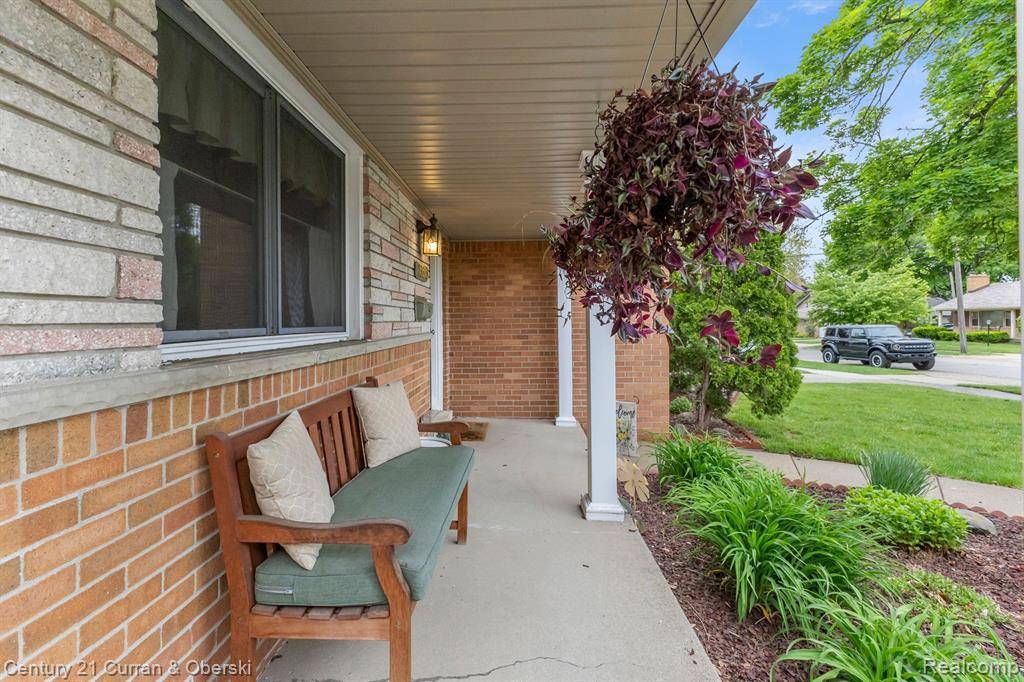 Dearborn, MI 48124,23318 CARLYSLE Street