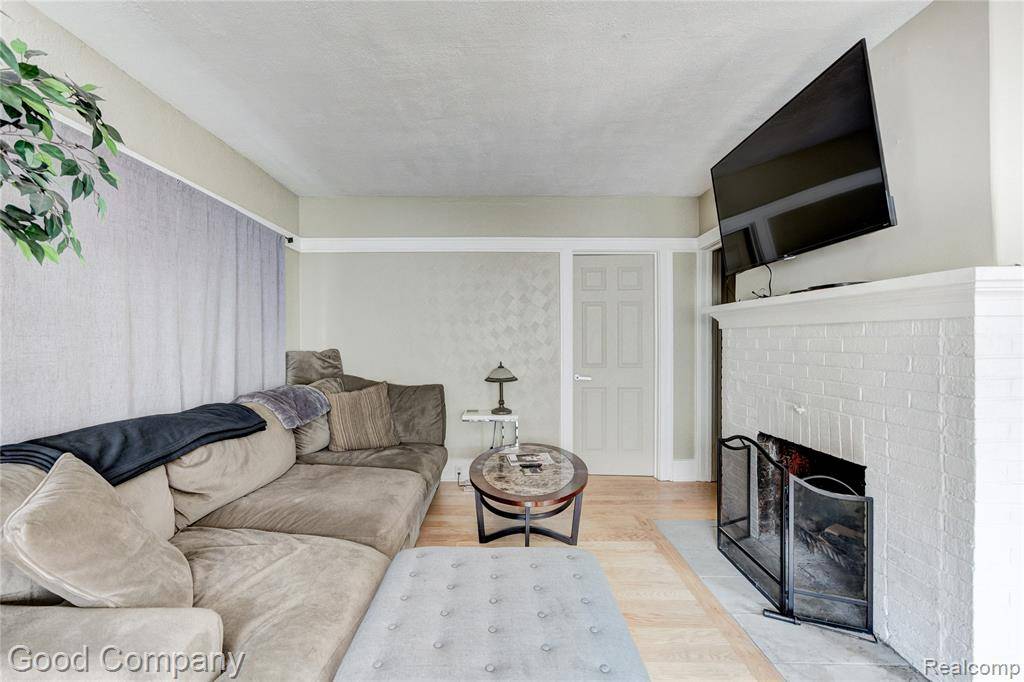 Royal Oak, MI 48067,523 E 3RD Street