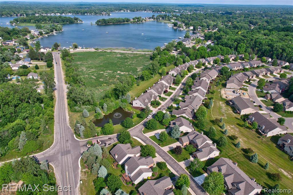 Fenton, MI 48430,13023 Harbor Landings Drive