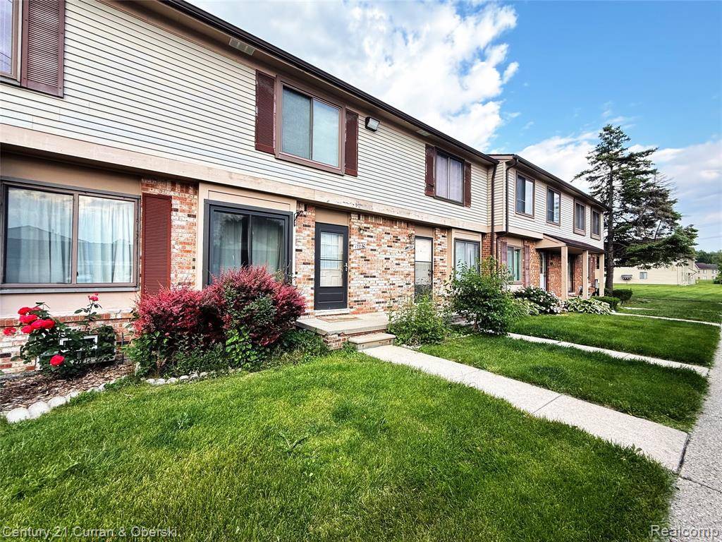 Clinton Twp, MI 48038,17060 Kingsbrooke Drive 9 59