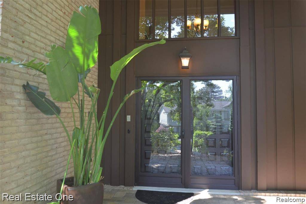 West Bloomfield Twp, MI 48323,3058 BLOOMFIELD PARK Drive