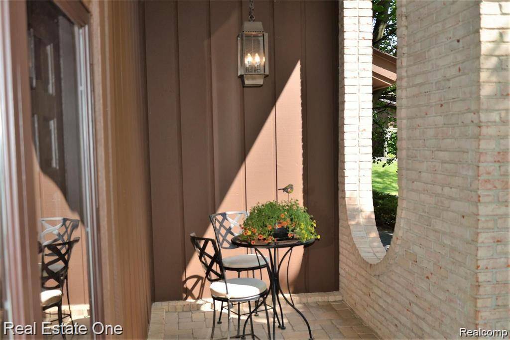 West Bloomfield Twp, MI 48323,3058 BLOOMFIELD PARK Drive